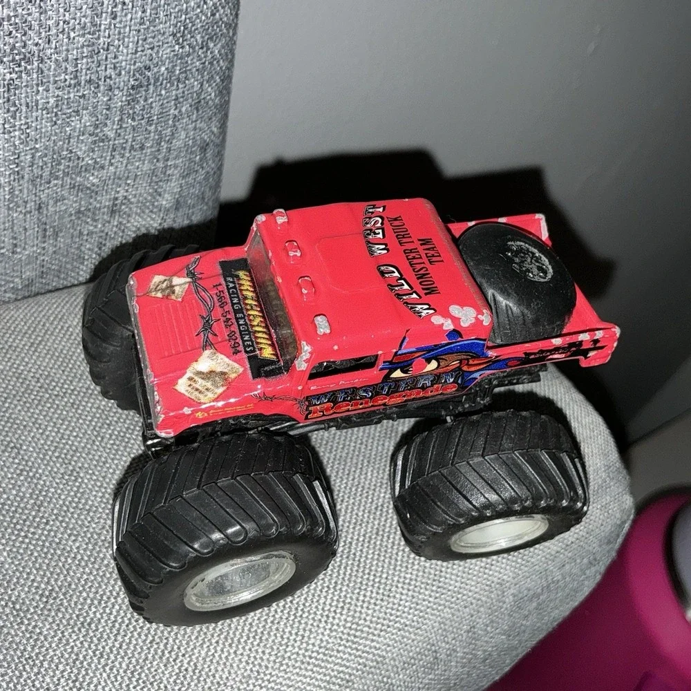 Monster Jam WESTERN RENEGADE‎ WILD WEST Silver Rims Hot Wheels 1:64